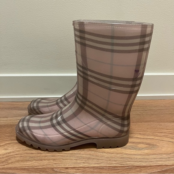 Burberry Nova Check Pink and Tan Plaid Rubber
Rain Boots Size EU 40 (US 10) - Picture 5 of 10